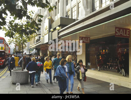 DH Evans Kaufhaus Verkauf, Oxford Street, London, England, UK. Ca. 80er Jahre Stockfoto