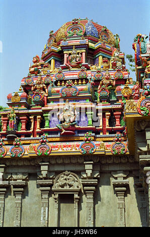 Wat Khaek (aka Wat Prasri Maha Umathewee), einen Hindu-Tempel auf der Silom Road, Bangkok, Thailand Stockfoto