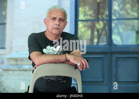 Rom, Italien. 12. Juli 2017. Britischer Schriftsteller und Drehbuchautor Hanif Kureishi beim Fototermin von der Pressekonferenz am sechsten Abend "Literatur" Credit: Matteo Nardone/Pacific Press/Alamy Live News Stockfoto