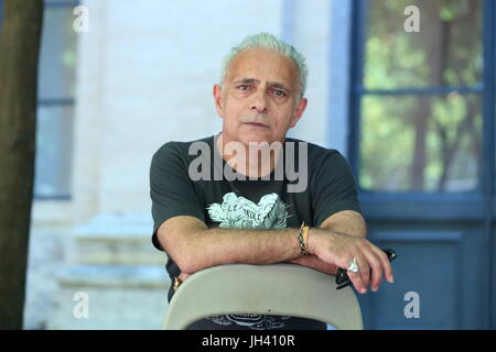 Rom, Italien. 12. Juli 2017. Britischer Schriftsteller und Drehbuchautor Hanif Kureishi beim Fototermin von der Pressekonferenz am sechsten Abend "Literatur" Credit: Matteo Nardone/Pacific Press/Alamy Live News Stockfoto