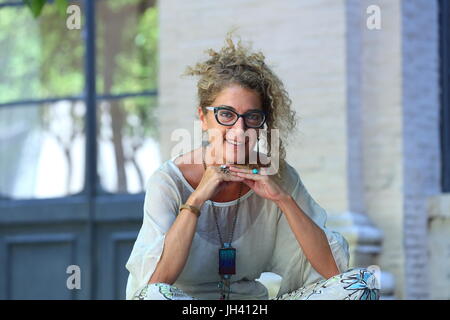 Rom, Italien. 12. Juli 2017. Italienischer Schriftsteller Melania Mazzucco beim Fototermin von der Pressekonferenz am sechsten Abend "Literatur" Credit: Matteo Nardone/Pacific Press/Alamy Live News Stockfoto