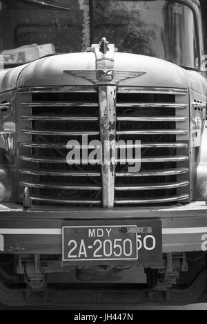 1950er Jahre Jahrgang Hino TH10 LKW. Mandalay, Myanmar. Stockfoto