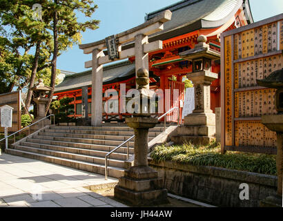 Eines der schönen Gebäude in der Sumiyoshi-Schrein. Osaka, Japan Stockfoto