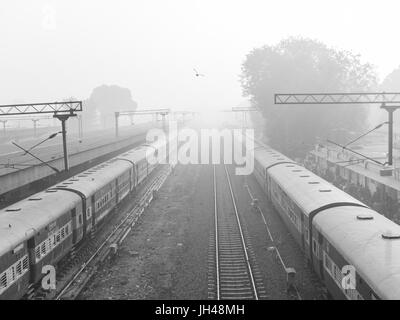 Delhi, Indien - Züge 27. Dezember 2015 - in delhi Stockfoto