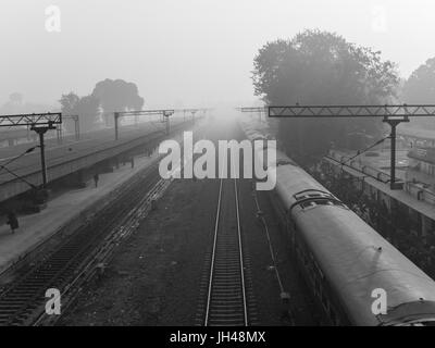 Delhi, Indien - Züge 27. Dezember 2015 - in delhi Stockfoto