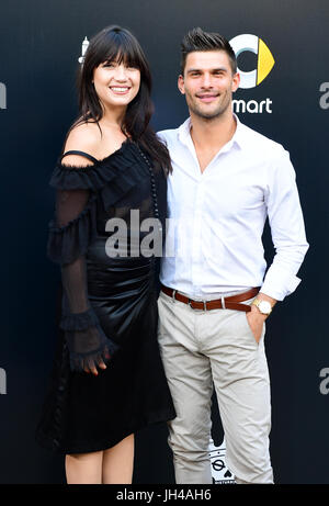 Daisy Lowe und Aljaz Skorjanec Teilnahme an dem Tinie Tempah stören London Smart Auto Celebrity Launch Party statt in Hoxton Docks, London. Stockfoto