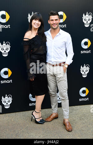 Daisy Lowe und Aljaz Skorjanec Teilnahme an dem Tinie Tempah stören London Smart Auto Celebrity Launch Party statt in Hoxton Docks, London. Stockfoto