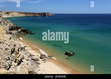 Strand in der Nähe von Sagres Fort (Fortaleza de Sagres), Ponta de Sagres, Algarve, Portugal, Europa Stockfoto