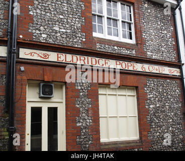 Alten Eldridge Pope Wirtshaus Signage in Winchester, Hampshire, England, UK Stockfoto