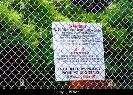 Eingang der Kadena Air Base, ein United States Air Force Base in Naha, Okinawa, beherbergt eine große amerikanische Militärpräsenz der United States Forces Stockfoto