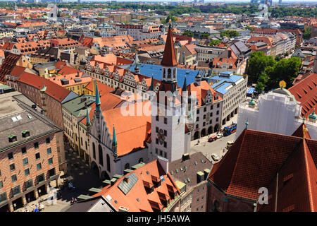 Blick über München Altes Rathaus vom Turm der St. Peter Kirche, Marienplatz, München, Bayern, Deutschland Stockfoto