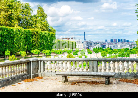 Schöne Aussicht vom Parc de Saint-Cloud. Es ist einer der schönsten Gärten Europas, und 2005 wurde der Park mit Dem Status "Beachtlicher Garten" ausgezeichnet. Stockfoto