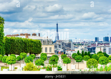 Schöne Aussicht vom Parc de Saint-Cloud. Es ist einer der schönsten Gärten Europas, und 2005 wurde der Park mit Dem Status "Beachtlicher Garten" ausgezeichnet. Stockfoto