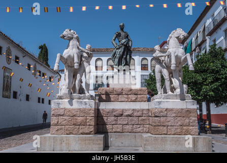 Skulpturenensembles gewidmet der Torero Manolete, genannt "Manuel Rodriguez' befindet sich in dem Platz Conde de Priego, Cordoba, Spanien Stockfoto