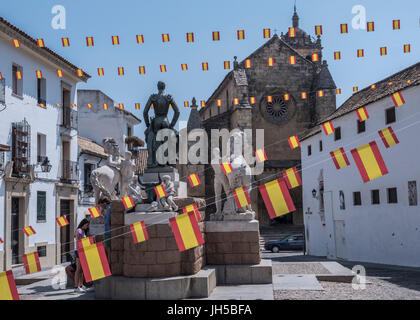 Skulpturenensembles gewidmet der Torero Manolete, genannt "Manuel Rodriguez' befindet sich in dem Platz Conde de Priego, Cordoba, Spanien Stockfoto