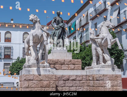 Skulpturenensembles gewidmet der Torero Manolete, genannt "Manuel Rodriguez' befindet sich in dem Platz Conde de Priego, Cordoba, Spanien Stockfoto