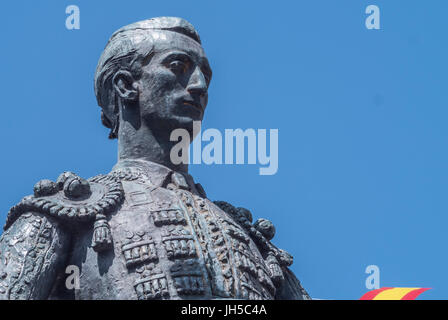 Skulpturenensembles gewidmet der Torero Manolete, genannt "Manuel Rodriguez' befindet sich in dem Platz Conde de Priego, Cordoba, Spanien Stockfoto