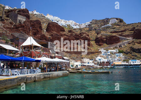 Der kleine Fischerhafen ammoudi unterhalb von Oia, Santorin, Kykladen, aegaeis, Griechenland, Mittelmeer, Europa | Der kleine Fischerhafen ammoudi b Stockfoto