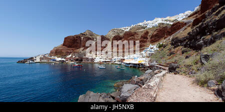 Der kleine Fischerhafen ammoudi unterhalb von Oia, Santorin, Kykladen, aegaeis, Griechenland, Mittelmeer, Europa | Der kleine Fischerhafen ammoudi b Stockfoto