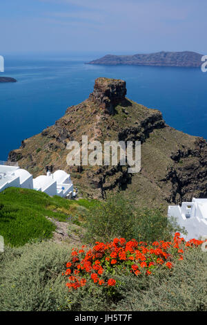 Blick von imerovigli in den Skaros - Felsen, Santorin, Kykladen, aegaeis, Griechenland, Mittelmeer, Europa | Blick von imerovigli zum skaros Felsen, s Stockfoto