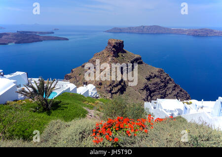 Blick von imerovigli in den Skaros - Felsen, Santorin, Kykladen, aegaeis, Griechenland, Mittelmeer, Europa | Blick von imerovigli zum skaros Felsen, s Stockfoto