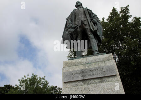 Die Edward Cornwallis Statue mit Eiern in Halifax, N.S., 12. Juli 2017 verwüstet. DIE kanadische Presse Bilder/Lee Brown Stockfoto