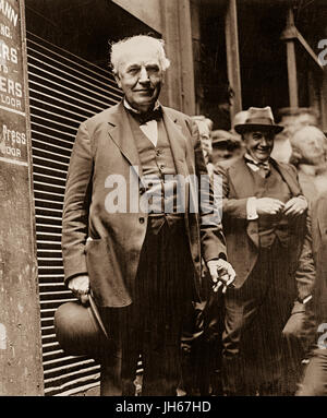 Alva (11. Februar 1847 – 18. Oktober 1931) war ein US-amerikanischer Erfinder und Geschäftsmann, der als Amerikas größten Erfinder beschrieben wurde. Er entwickelte viele Geräte, die Leben auf der ganzen Welt, einschließlich den Phonographen, die Filmkamera und langlebige, praktische Glühlampe stark beeinflusst. "Zauberer von Menlo Park" genannt, war er einer der ersten Erfinder, die Grundsätze der Massenproduktion und groß angelegte Teamarbeit zum Prozess der Erfindung anzuwenden. Stockfoto