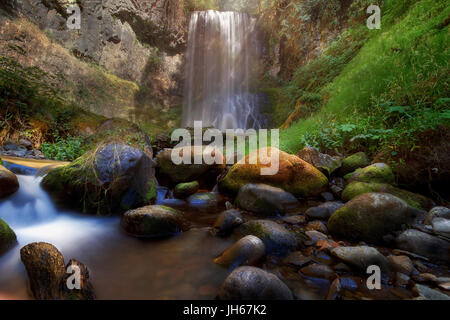 Am Nachmittag Sonnenlicht über oberen Bridal Veil Falls im Columbia River Gorge Stockfoto