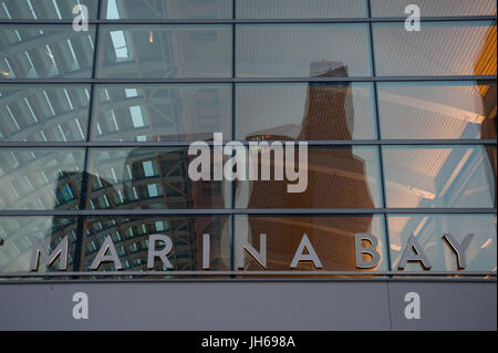 16.07.2016, Singapur, Republik Singapur, Asien - "The Shoppes" Shopping-Mall ist Teil des Gebäudes Komplex Marina Bay Sands. Stockfoto
