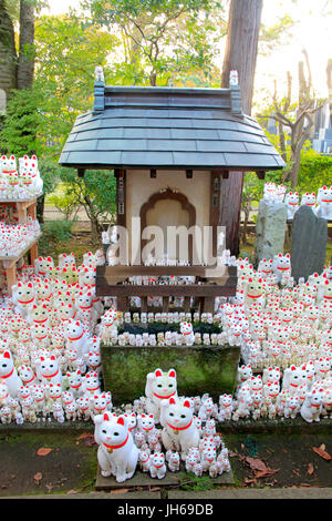 Maneki Neko am Gotokuji Tempel Tokyo Japan Stockfoto