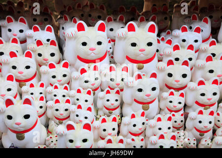 Maneki Neko am Gotokuji Tempel Tokyo Japan Stockfoto