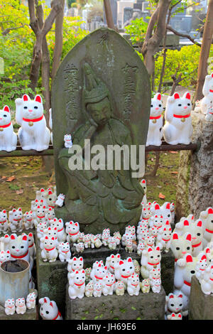 Maneki Neko am Gotokuji Tempel Tokyo Japan Stockfoto