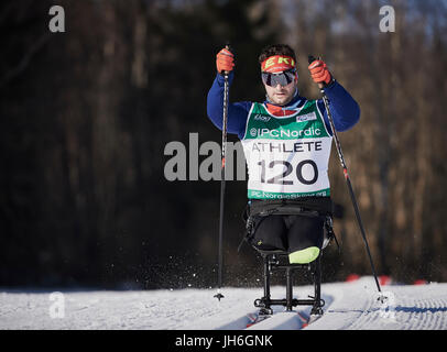 Steven Arnold von Großbritannien bei den IPTC Para Nordischen Weltmeisterschaften in Finsterau, Deutschland Stockfoto