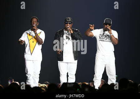 NEW YORK-JUL-7: (L-R) Shawn Stockman, Wanya Morris und Nathan Morris von Boyz II Men durchführen während Total Package Tour im COCK18MAL5 Live bei der Nassau-V Stockfoto