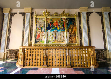 Im Inneren der Basilika unserer lieben Frau von Lichen gewidmet eine römisch-katholische Kirche Our Lady of Sorrows, Königin von Polen. Eines der höchsten und größten c Stockfoto