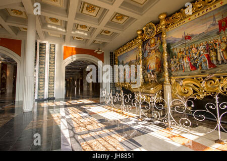 Im Inneren der Basilika unserer lieben Frau von Lichen gewidmet eine römisch-katholische Kirche Our Lady of Sorrows, Königin von Polen. Eines der höchsten und größten c Stockfoto