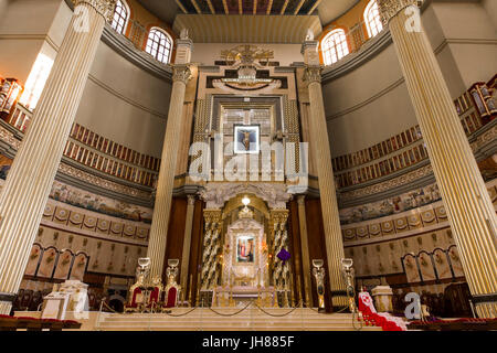 Im Inneren der Basilika unserer lieben Frau von Lichen gewidmet eine römisch-katholische Kirche Our Lady of Sorrows, Königin von Polen. Eines der höchsten und größten c Stockfoto