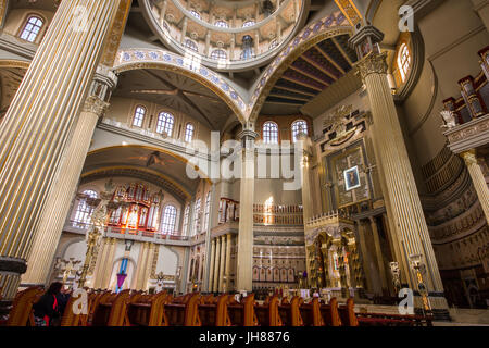 Im Inneren der Basilika unserer lieben Frau von Lichen gewidmet eine römisch-katholische Kirche Our Lady of Sorrows, Königin von Polen. Eines der höchsten und größten c Stockfoto