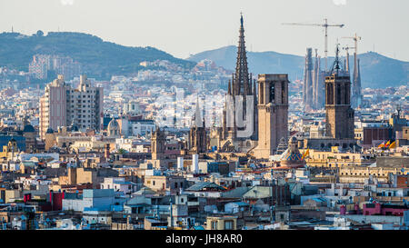 BarCELONA, Spanien 30. Juni 2015: Blick über Barcelona bei Sonnenuntergang Stockfoto