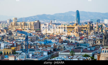 BarCELONA, Spanien 30. Juni 2015: Blick über Barcelona bei Sonnenuntergang Stockfoto