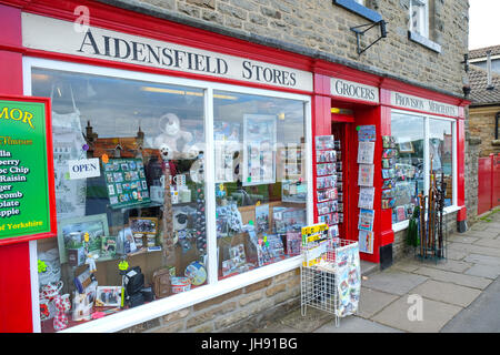 Aidensfield Stores Shop aus der TV-Show Herzschlag in Goathland Dorf, North Yorkshire Stockfoto