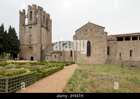 Abtei von St. Marien. Romanischen Benediktinerabtei in Lagrasse, gegründet im 7.-Jahrhundert. Stockfoto