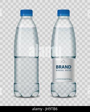 Kunststoff-Flasche mit Mineralwasser mit blauen Kappe auf transparenten Hintergrund. Realistische Flasche Mock-up-Vektor-Illustration. Stock Vektor