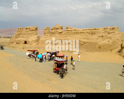 Turpan, China. 13. Juli 2017. Gaochang, auch bekannt als Kocho oder '' King City'', befindet sich eine alte Oasenstadt am nördlichen Rand der unwirtlichen Taklamakan-Wüste in Xinjiang, China gebaut. Antike Gaochang Stadt, erbaut im 1. Jahrhundert v. Chr. diente lange als eine geschäftige wichtiges Handelszentrum und ein Haltepunkt für Händler Händler Reisen auf der Seidenstrasse. Es wurde im 14. Jahrhundert im Kriege niedergebrannt. Alten Palastruinen innerhalb und außerhalb der Stadt, befindet sich 30 km südöstlich von modernen Turpan, können heute noch besichtigt werden. Bildnachweis: ZUMA Press, Inc./Alamy Live-Nachrichten Stockfoto