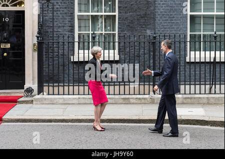 London, UK. 13. Juli 2017. Der spanische König Felipe VI, trifft britische Premierminister Theresa May in 10 Downing Street als der König und die Königin von Spanien Pay einen Staatsbesuch in Großbritannien. Bildnachweis: Wiktor Szymanowicz/Alamy Live-Nachrichten Stockfoto