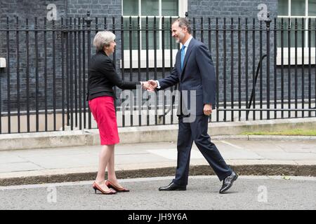 London, UK. 13. Juli 2017. König Felipe VI von Spanien besucht Nr. 10 Downing Street um Premierminister Theresa May gerecht zu werden. London, UK. 13.07.2017 | Nutzung weltweit Credit: Dpa/Alamy Live-Nachrichten Stockfoto