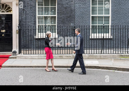 London, UK. 13. Juli 2017. Der spanische König Felipe VI, trifft britische Premierminister Theresa May in 10 Downing Street als der König und die Königin von Spanien Pay einen Staatsbesuch in Großbritannien. Bildnachweis: Wiktor Szymanowicz/Alamy Live-Nachrichten Stockfoto