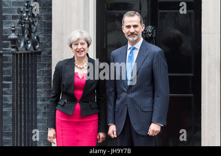 London, UK. 13. Juli 2017. Der spanische König Felipe VI, trifft britische Premierminister Theresa May in 10 Downing Street als der König und die Königin von Spanien Pay einen Staatsbesuch in Großbritannien. Bildnachweis: Wiktor Szymanowicz/Alamy Live-Nachrichten Stockfoto