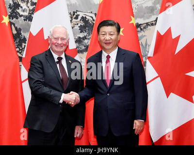 Peking, China. 13. Juli 2017. Chinesischen Staatspräsidenten Xi Jinping trifft sich mit kanadischen Generalgouverneur David Johnston in Peking, Hauptstadt von China, 13. Juli 2017. Bildnachweis: Ding Lin/Xinhua/Alamy Live-Nachrichten Stockfoto