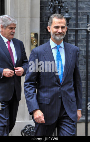 London, UK.  13. Juli 2017.  König Felipe V1 von Spanien, auf einem Staatsbesuch in Großbritannien fährt Downing Street nach bilateralen Gesprächen mit Theresa May.   Bildnachweis: Stephen Chung / Alamy Live News Stockfoto